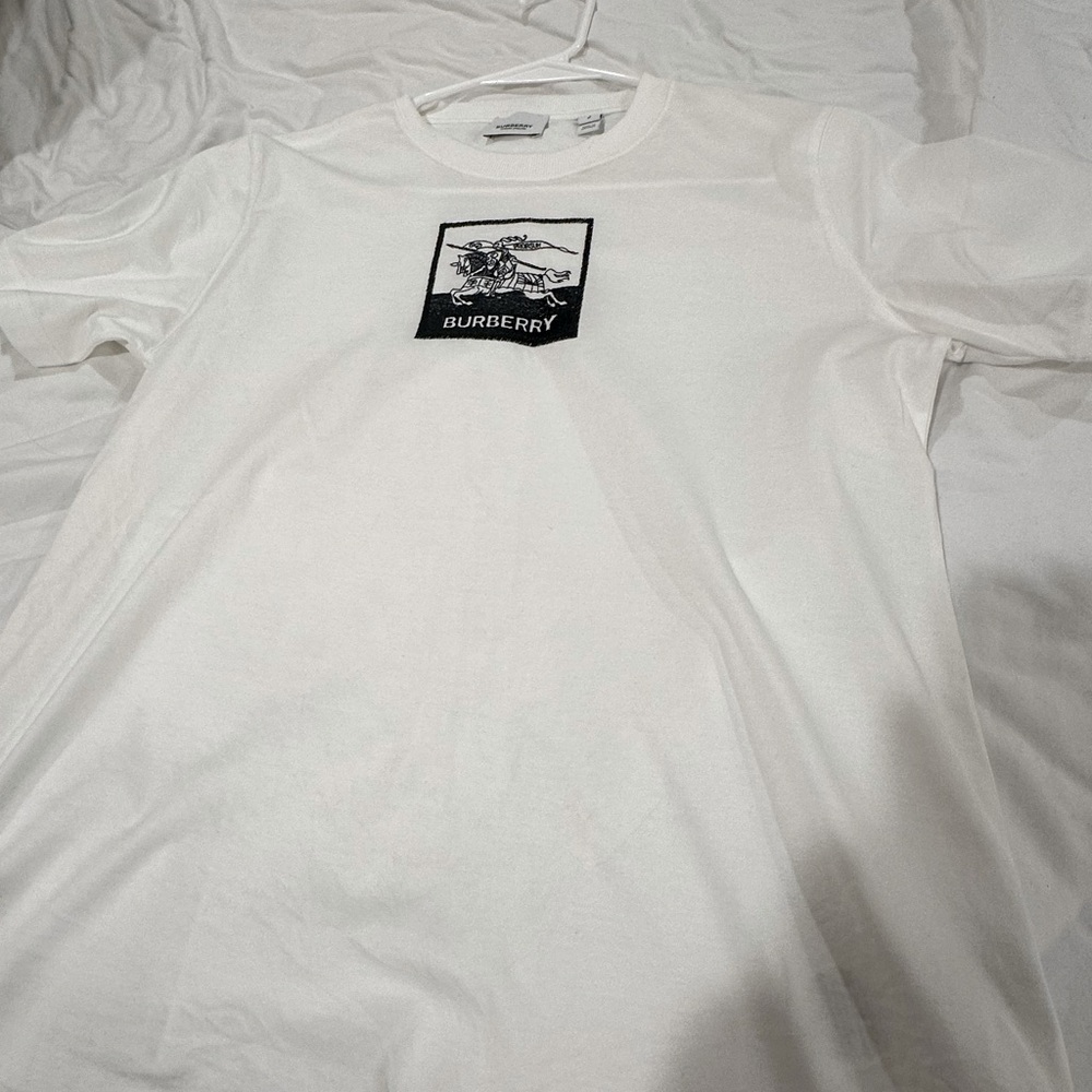 Burberry, small white tshirt